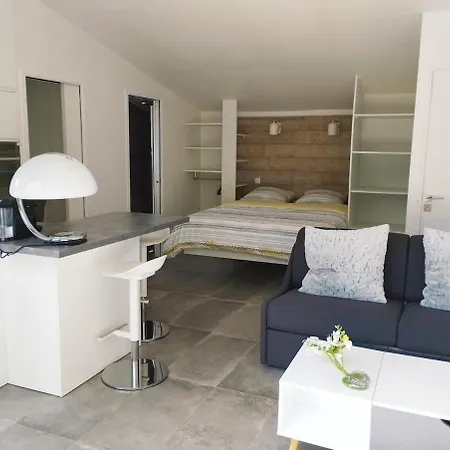 Cozy House With Terrace 15 Min From Paris شقة Bievres